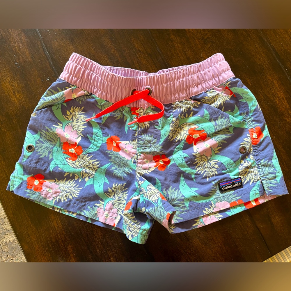 Patagonia Costa Rica Baggies 3” shorts- GUC in Heart the Sea Current Blue